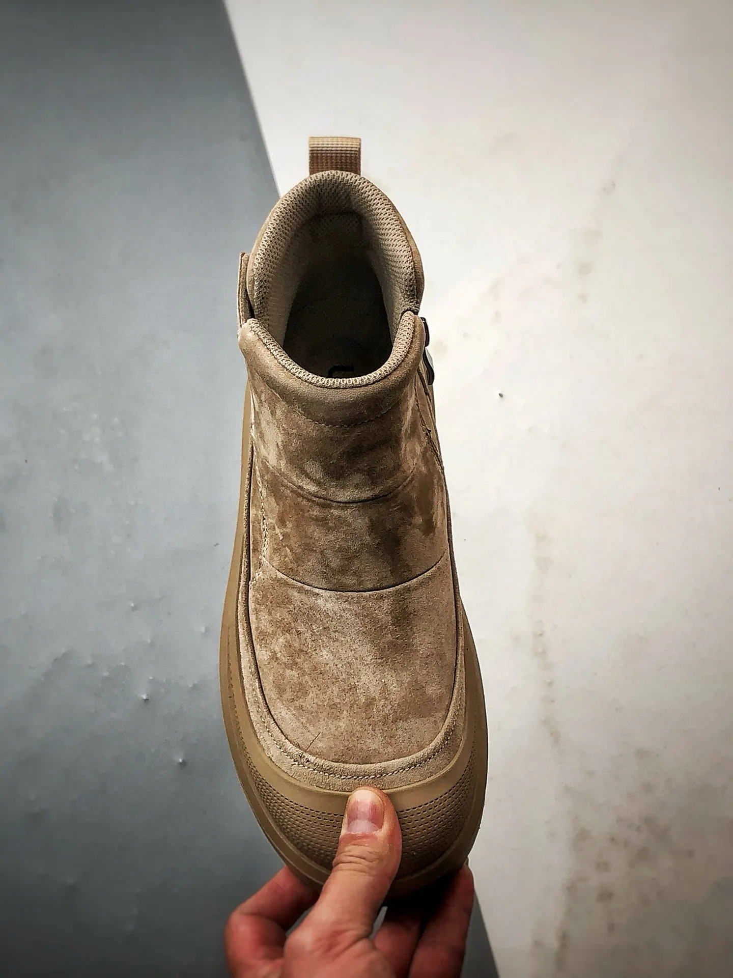 💰560 UGG Tasman Weather Hybrid Tasman hybrid series 2025ss autumn and winter new products Men's high-top thick-soled lightweight casual Martin boots #Purchasing only for quality The fabric is made of imported first-layer cowhide material External high-elastic Modern External non-slip rubber plastic foam ultra-light outsole Side zipper + Velcro design Very easy to put on and take off Made of TPU molded leather upper material #EVA light wing outsole, non-slip, wear-resistant and good elasticity Size: 39 40 41 42 43 44 (leather shoe size)